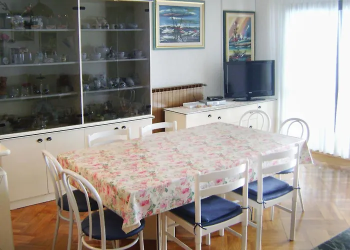 Apartment Family-friendly With Swimming Pool Babici, - 2531